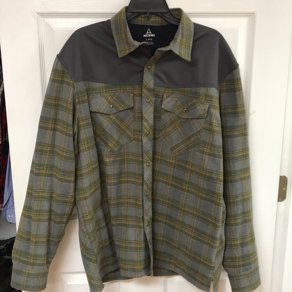 Men’s Large Ascend Flannel Button Up Jacket